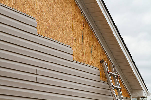Professional Siding Contractor technician working in Reidsville, GA